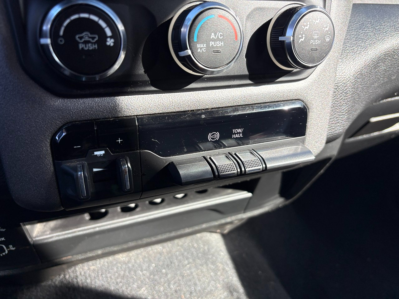 RAM 3500 Tradesman Crew Cab 4WD DRW 2024