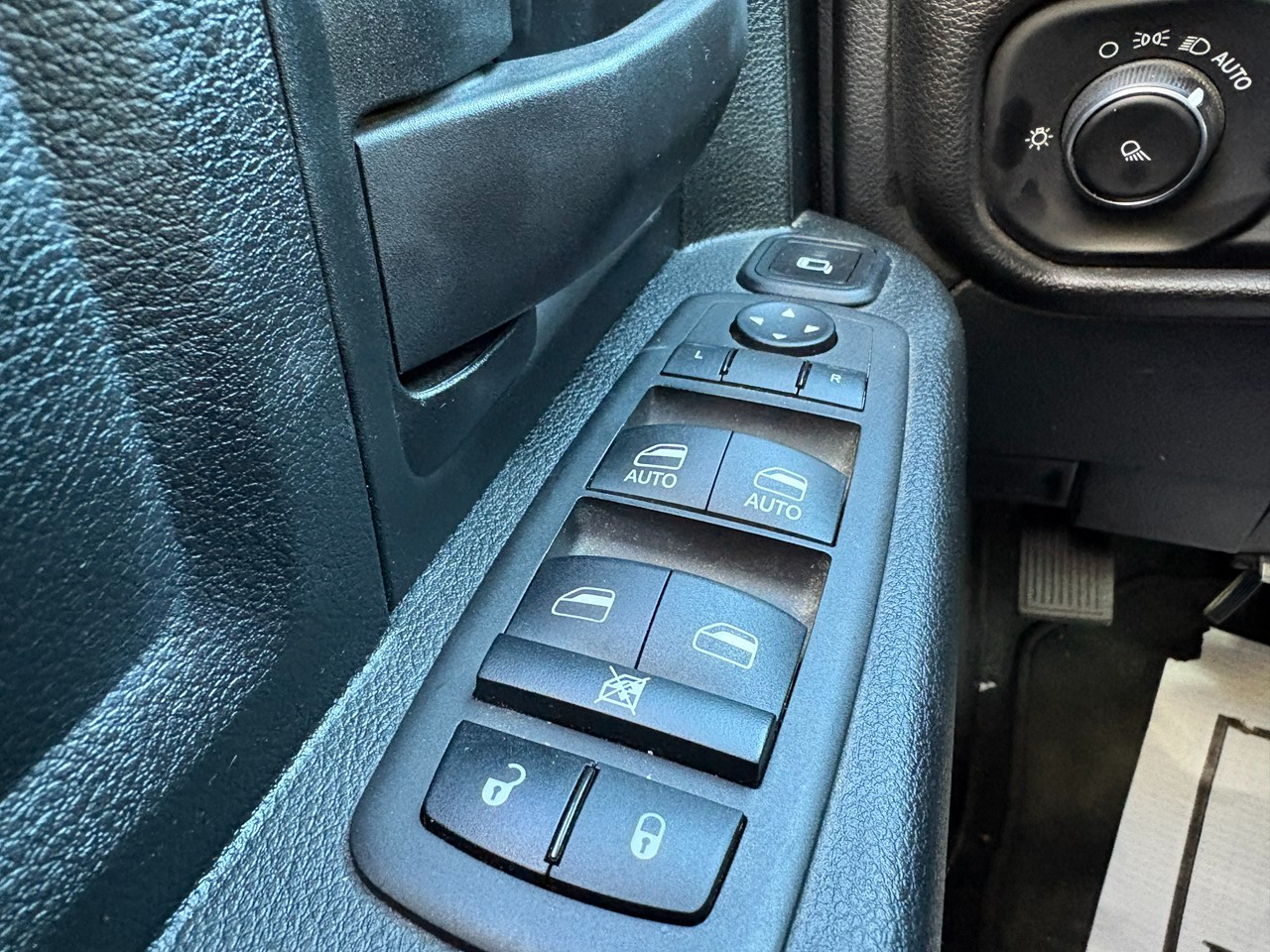 RAM 3500 Tradesman Crew Cab 4WD DRW 2024