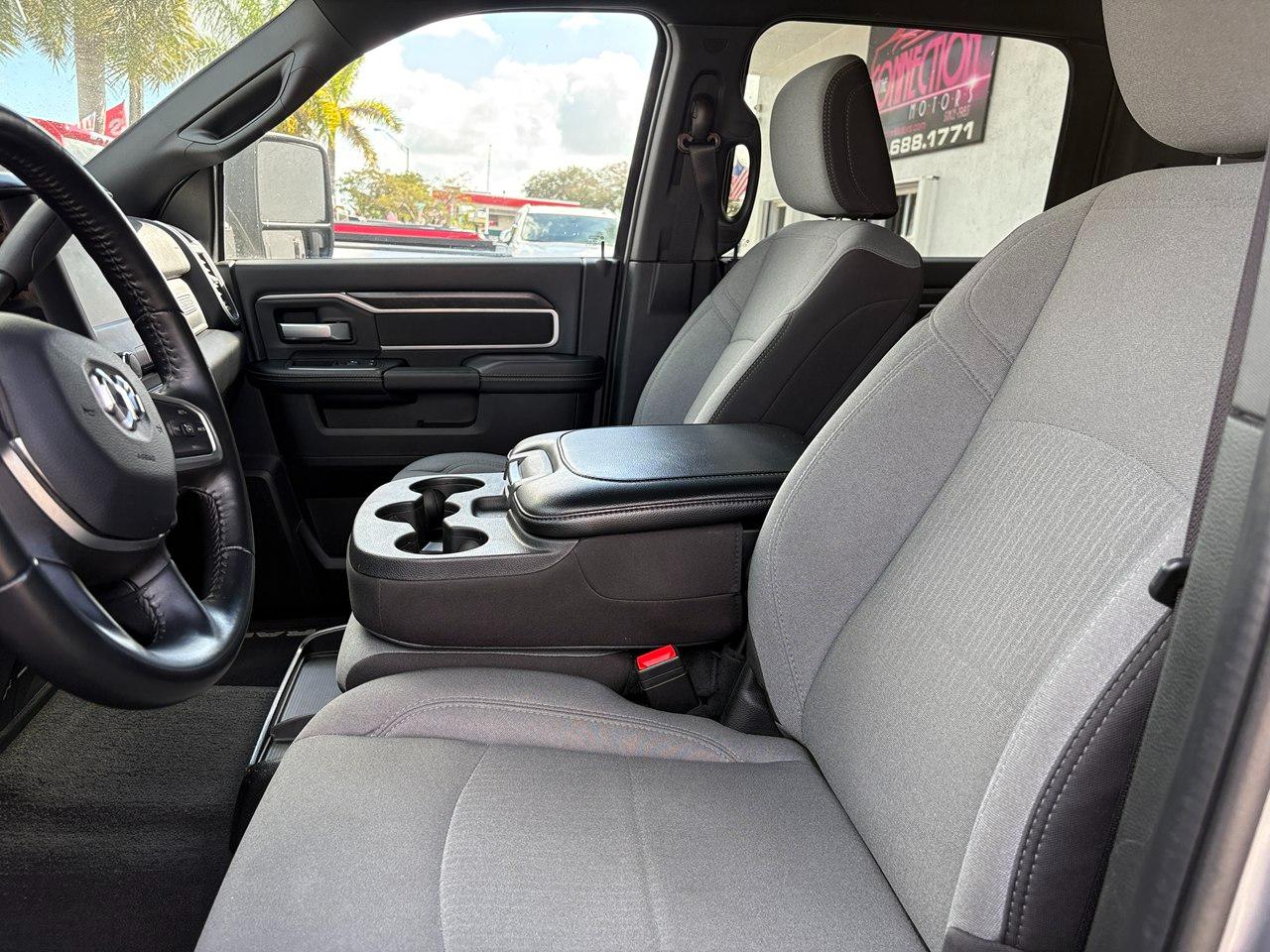 RAM 3500 Big Horn Crew Cab LWB 4WD DRW 2024