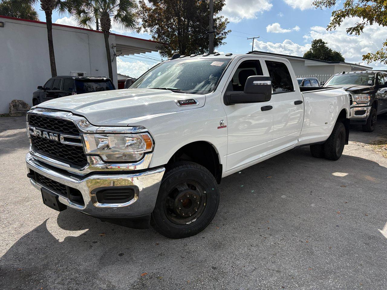 RAM 3500 Tradesman Crew Cab 4WD DRW 2024