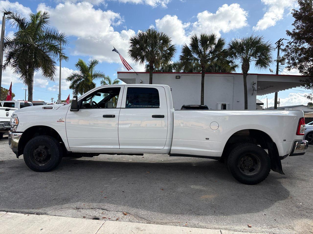 RAM 3500 Tradesman Crew Cab 4WD DRW 2024