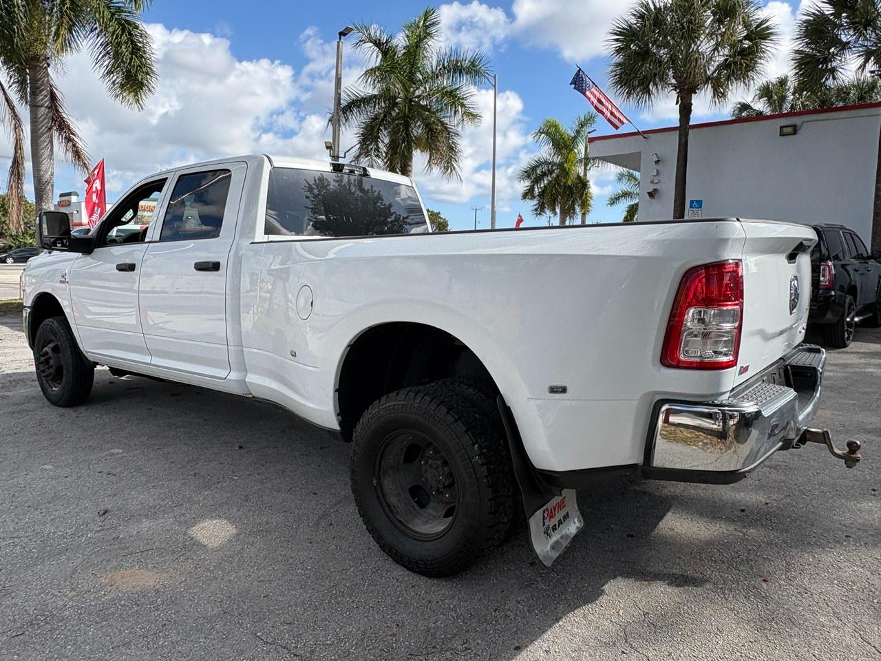 RAM 3500 Tradesman Crew Cab 4WD DRW 2024