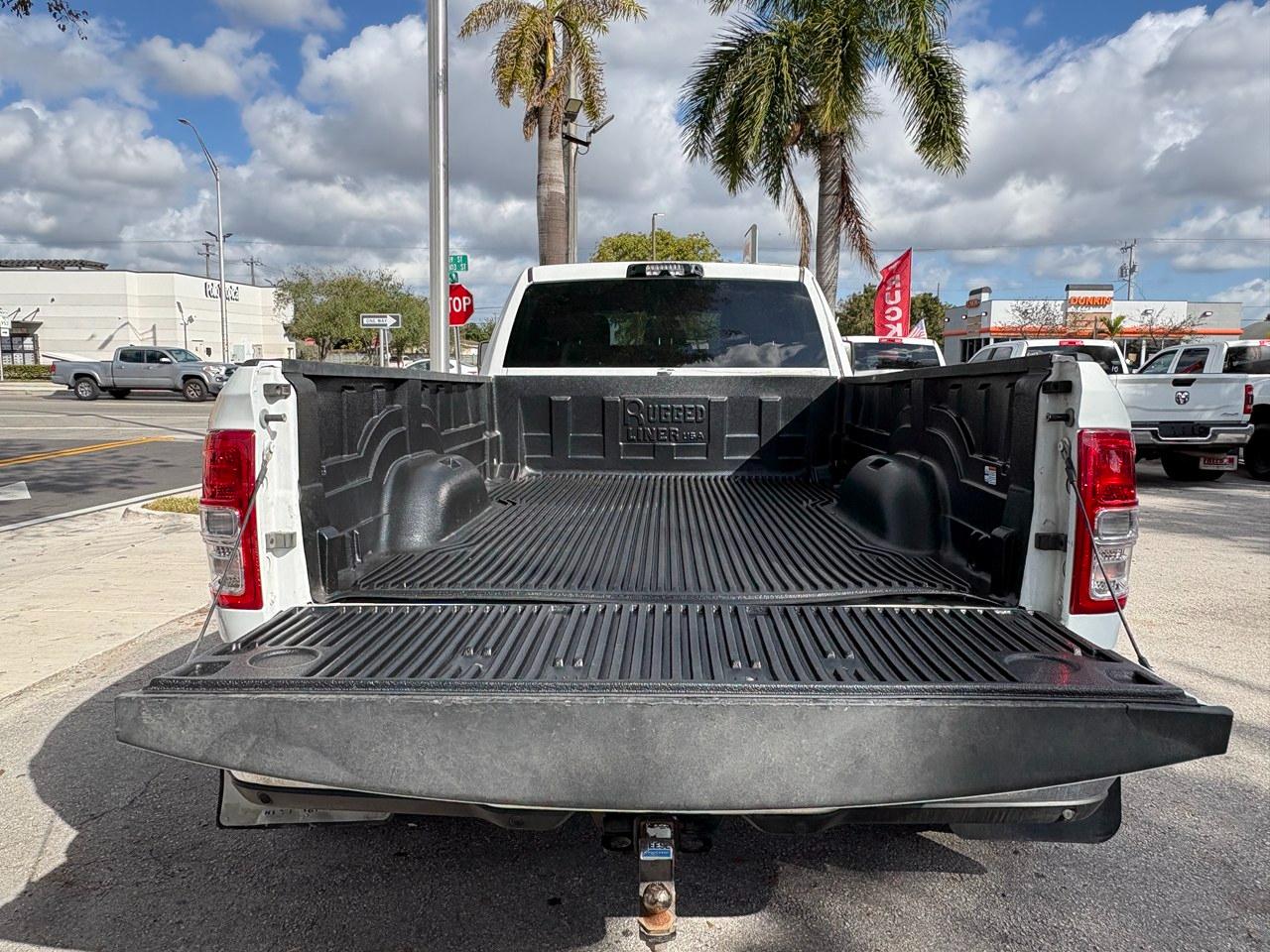 RAM 3500 Tradesman Crew Cab 4WD DRW 2024