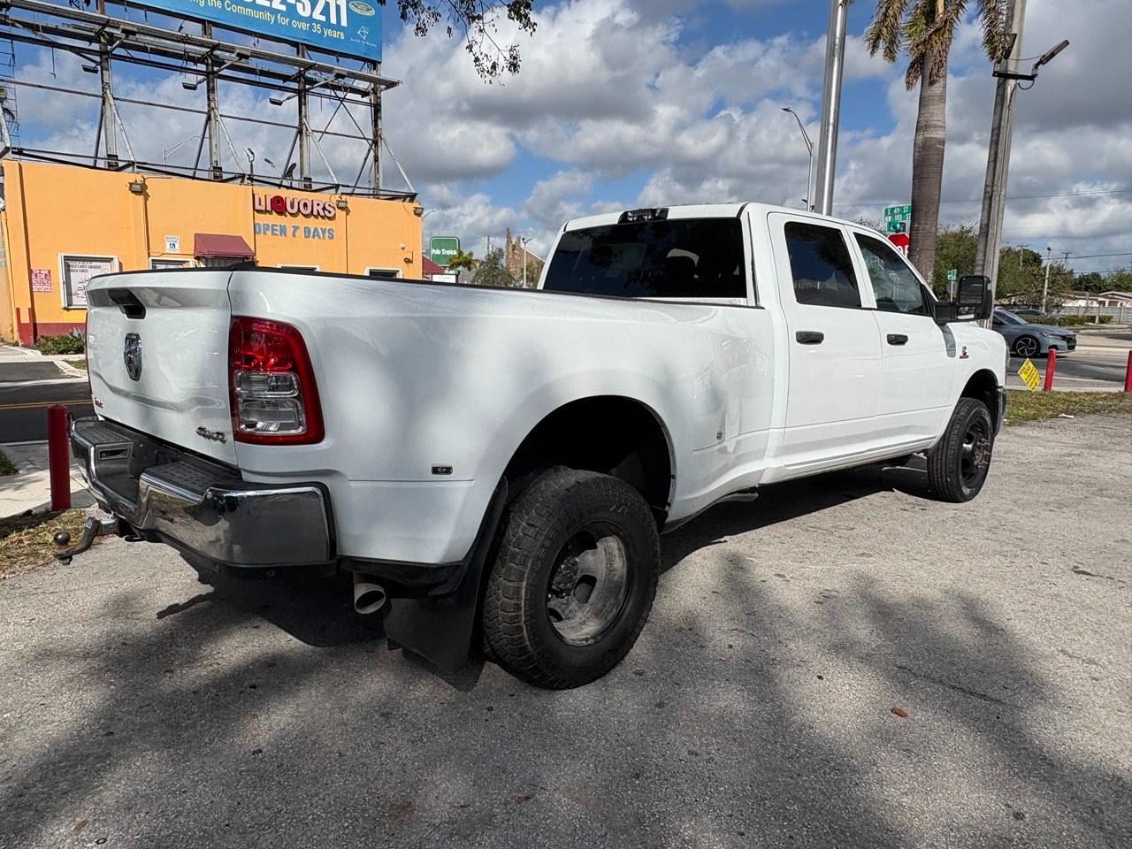 RAM 3500 Tradesman Crew Cab 4WD DRW 2024