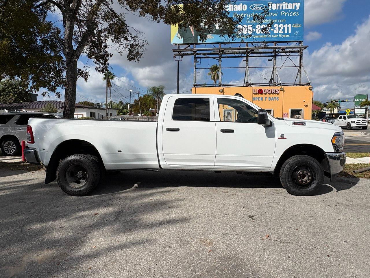 RAM 3500 Tradesman Crew Cab 4WD DRW 2024