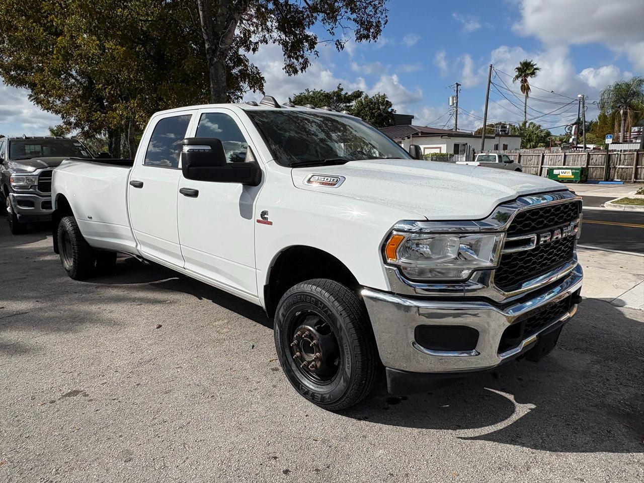 RAM 3500 Tradesman Crew Cab 4WD DRW 2024
