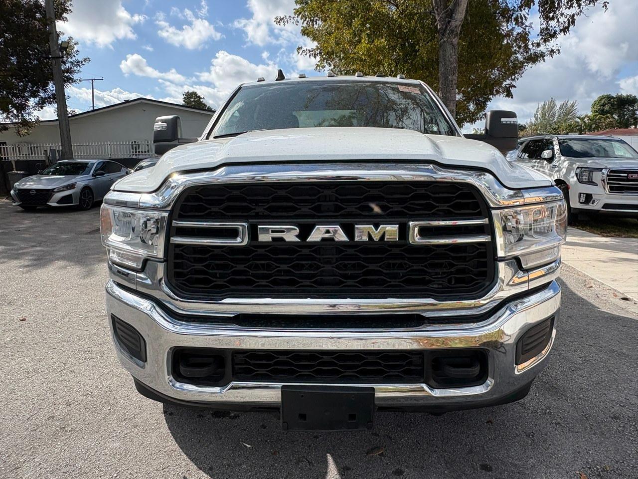 RAM 3500 Tradesman Crew Cab 4WD DRW 2024