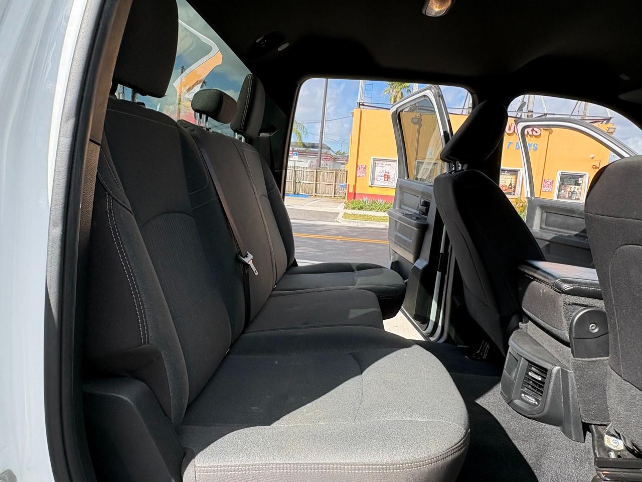 RAM 3500 Tradesman Crew Cab 4WD DRW 2024