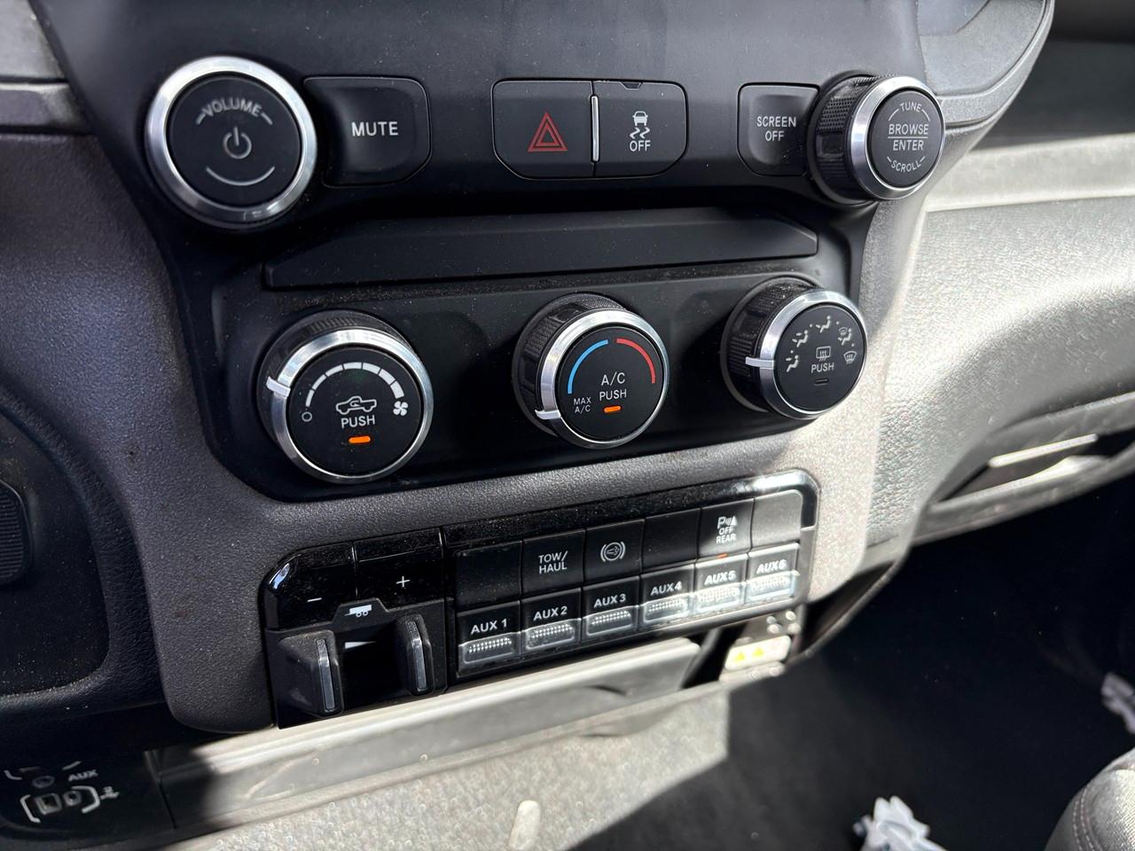 RAM 3500 Tradesman Crew Cab 4WD DRW 2024