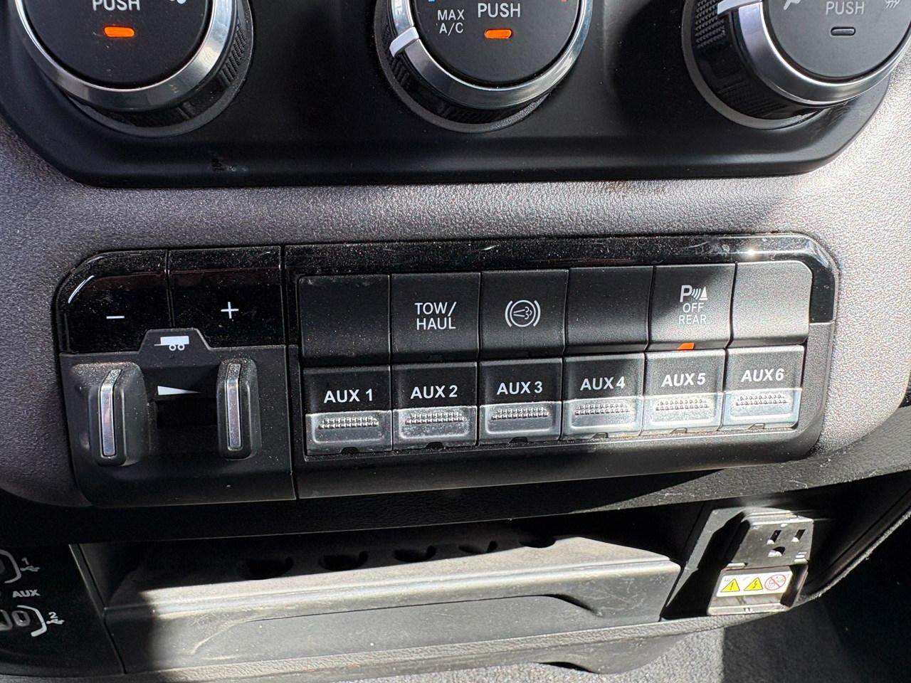 RAM 3500 Tradesman Crew Cab 4WD DRW 2024