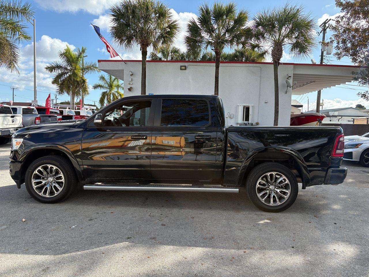 RAM 1500 Laramie Crew Cab SWB 2WD 2022