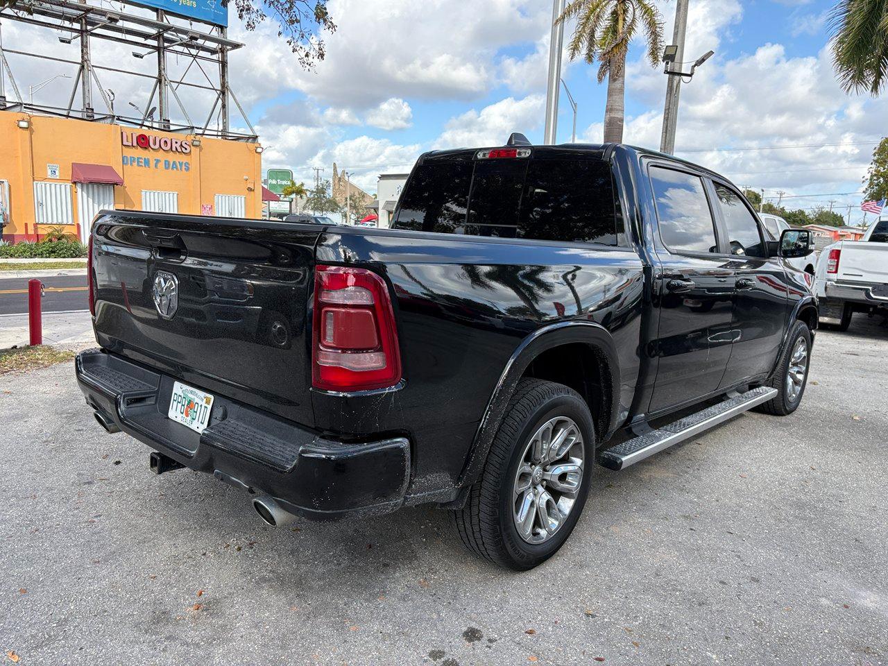 RAM 1500 Laramie Crew Cab SWB 2WD 2022