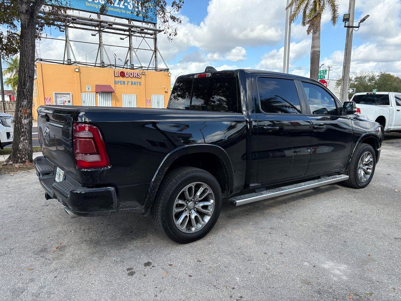 RAM 1500 Laramie Crew Cab SWB 2WD 2022