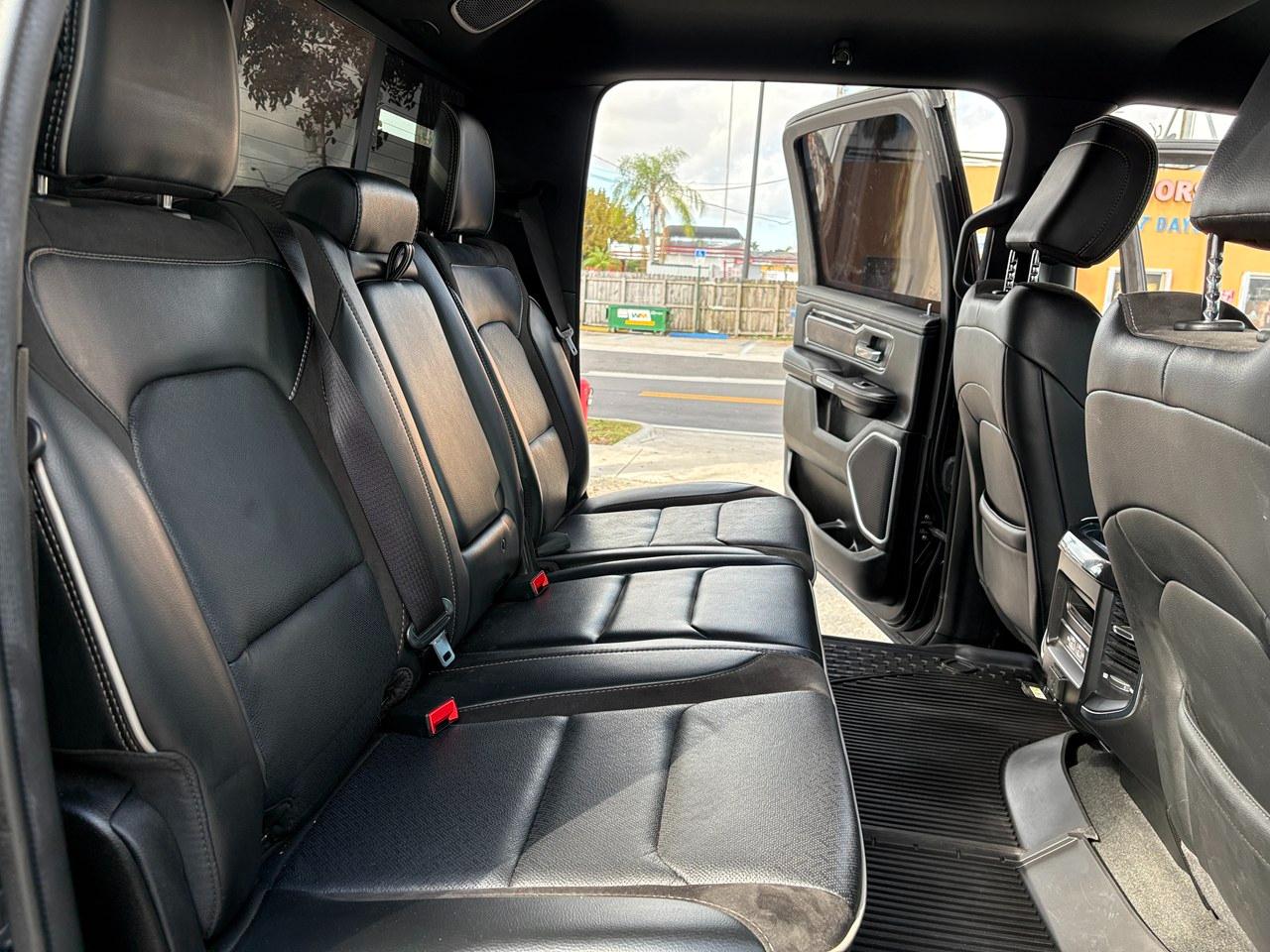 RAM 1500 Laramie Crew Cab SWB 2WD 2022