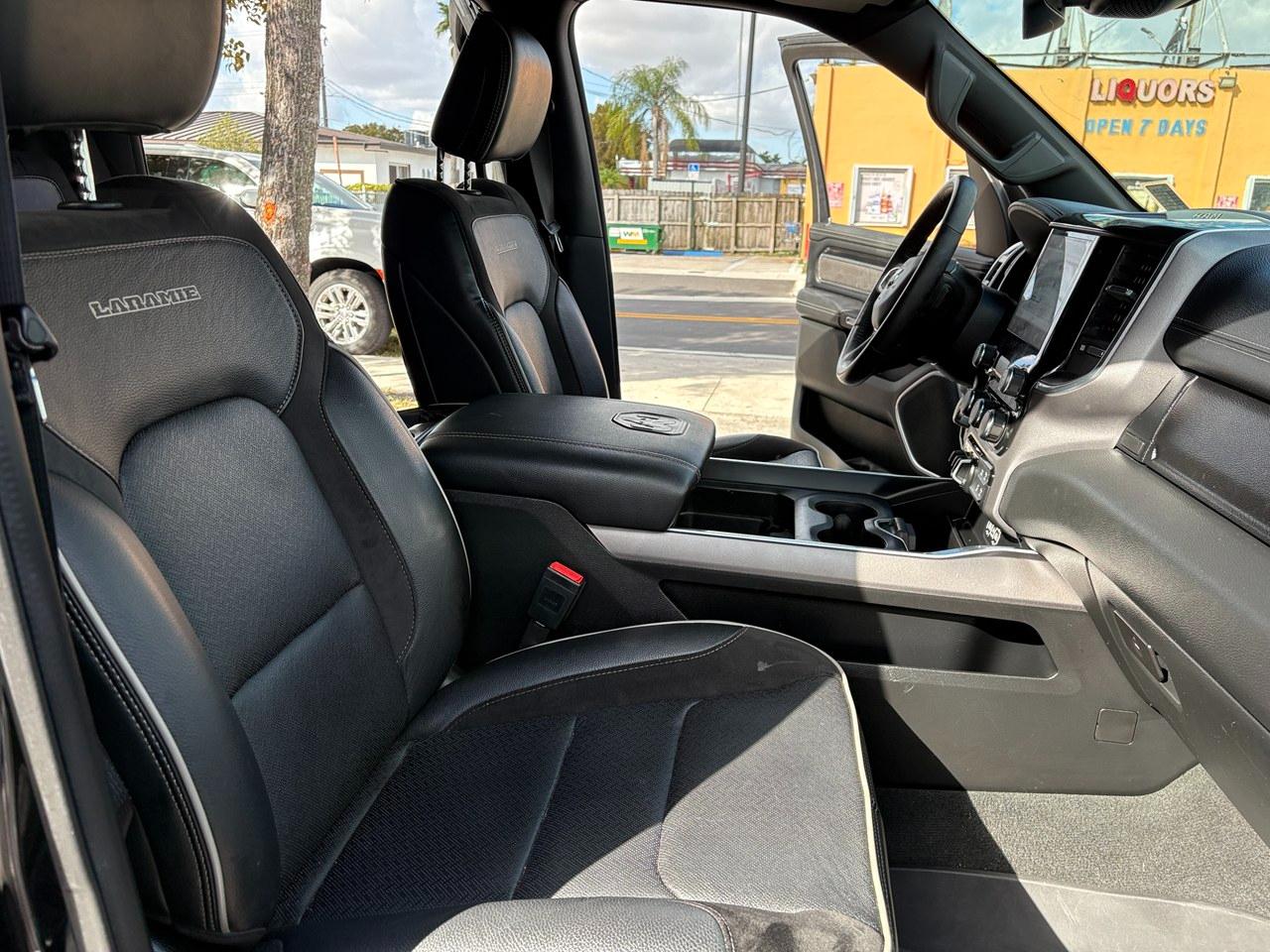 RAM 1500 Laramie Crew Cab SWB 2WD 2022