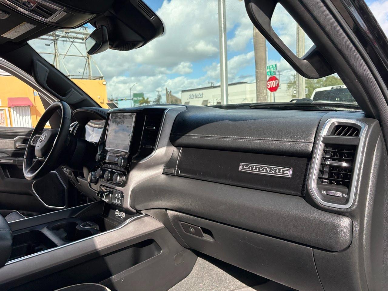 RAM 1500 Laramie Crew Cab SWB 2WD 2022