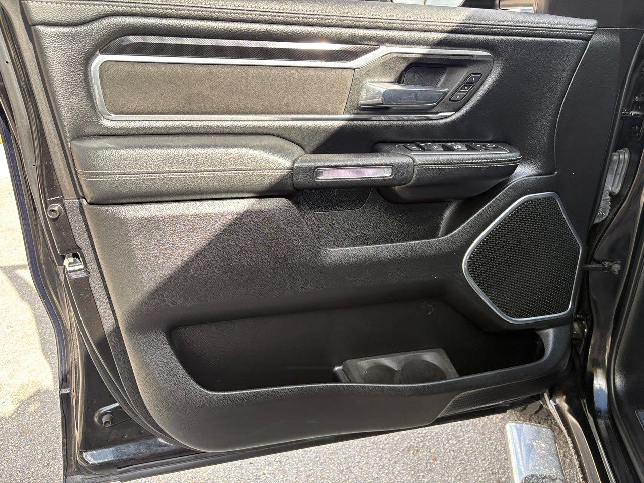 RAM 1500 Laramie Crew Cab SWB 2WD 2022