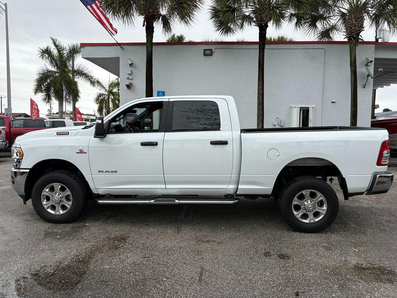 RAM 2500 Tradesman Crew Cab SWB 4WD 2024
