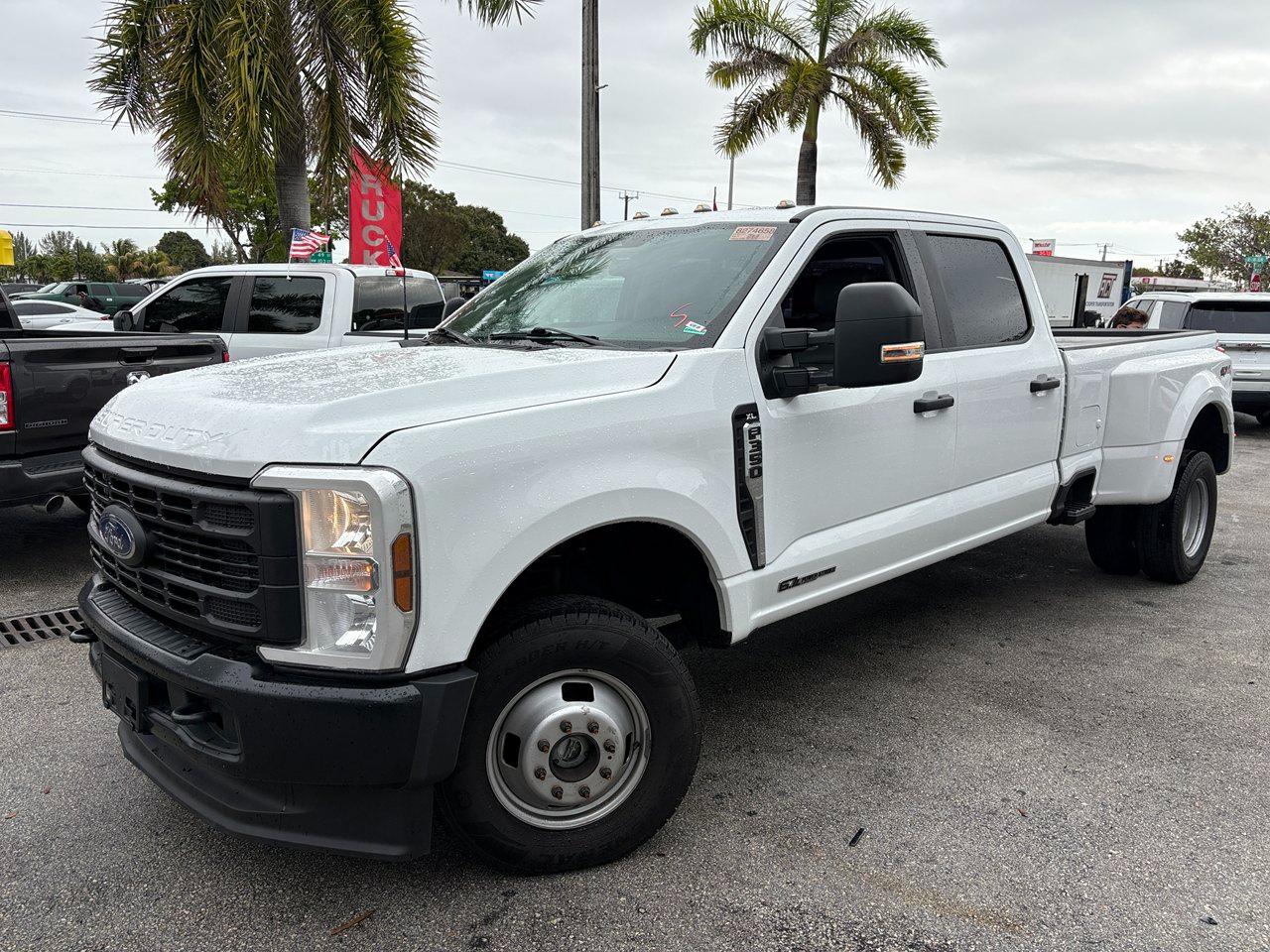 Ford F-350 SD King Ranch Crew Cab Long Bed DRW 4WD 2024