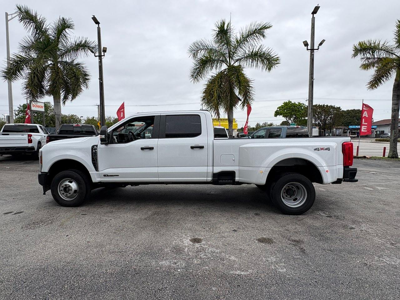 Ford F-350 SD King Ranch Crew Cab Long Bed DRW 4WD 2024