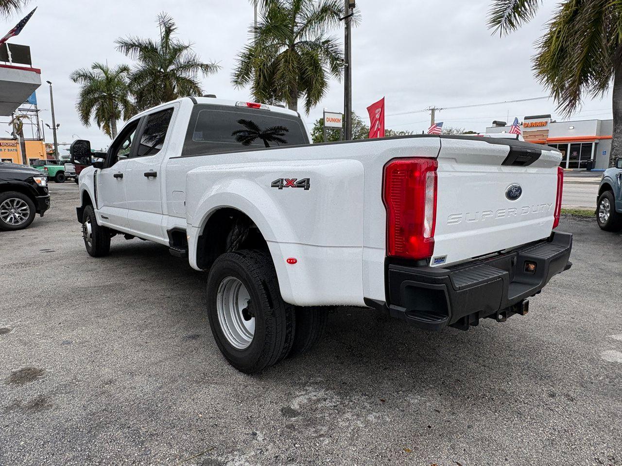 Ford F-350 SD King Ranch Crew Cab Long Bed DRW 4WD 2024