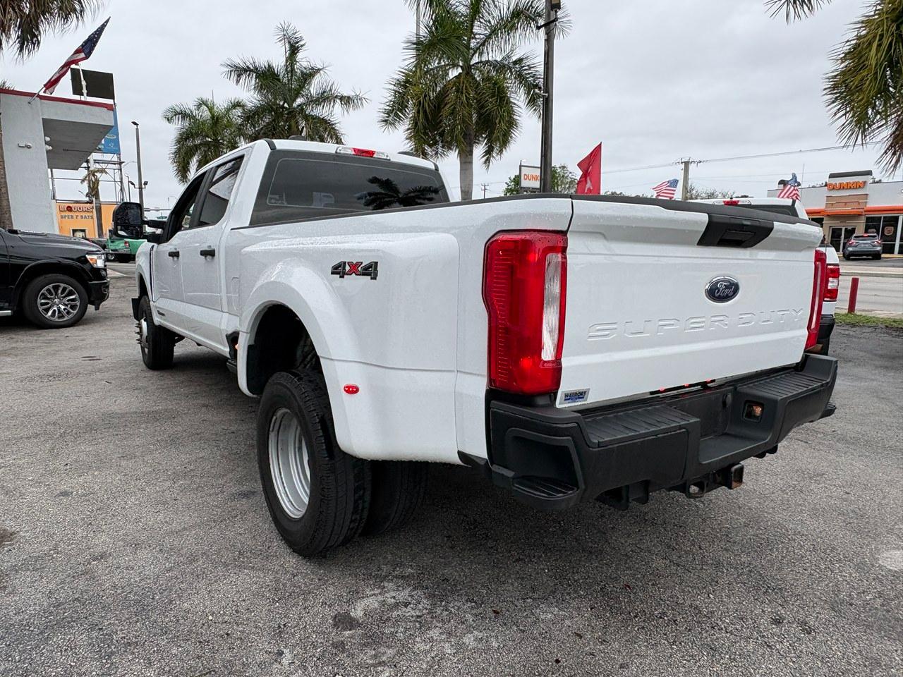 Ford F-350 SD King Ranch Crew Cab Long Bed DRW 4WD 2024