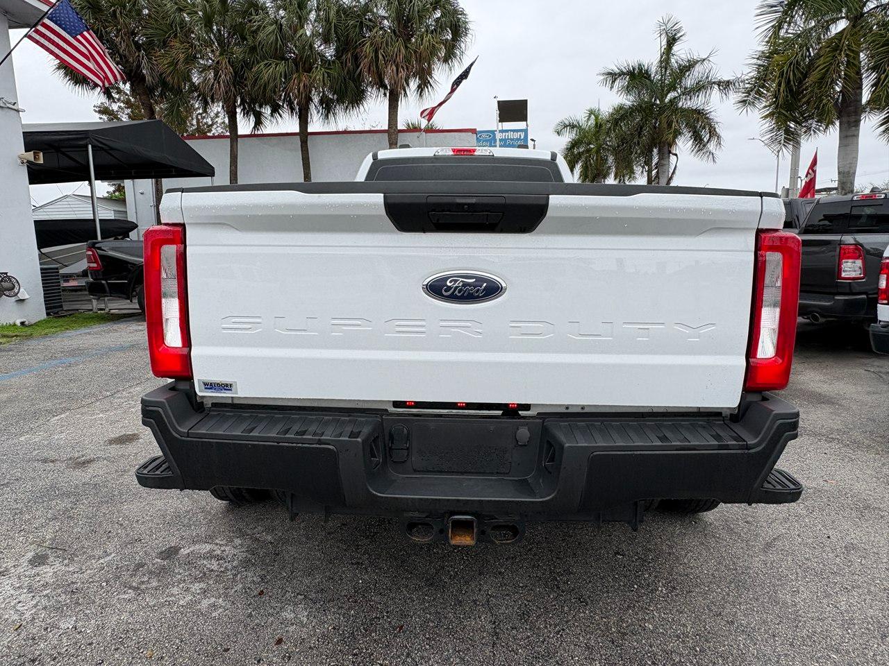 Ford F-350 SD King Ranch Crew Cab Long Bed DRW 4WD 2024