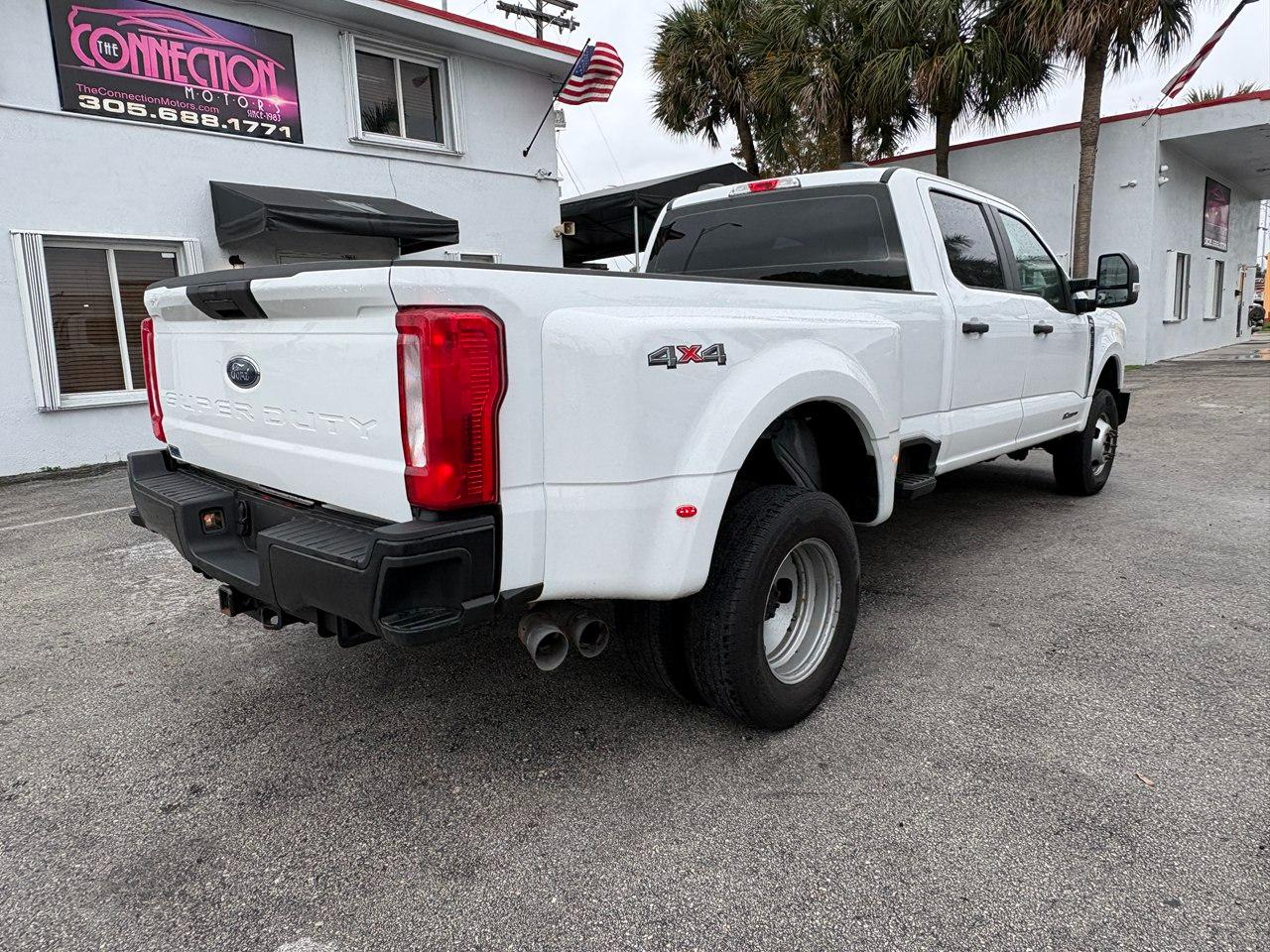 Ford F-350 SD King Ranch Crew Cab Long Bed DRW 4WD 2024