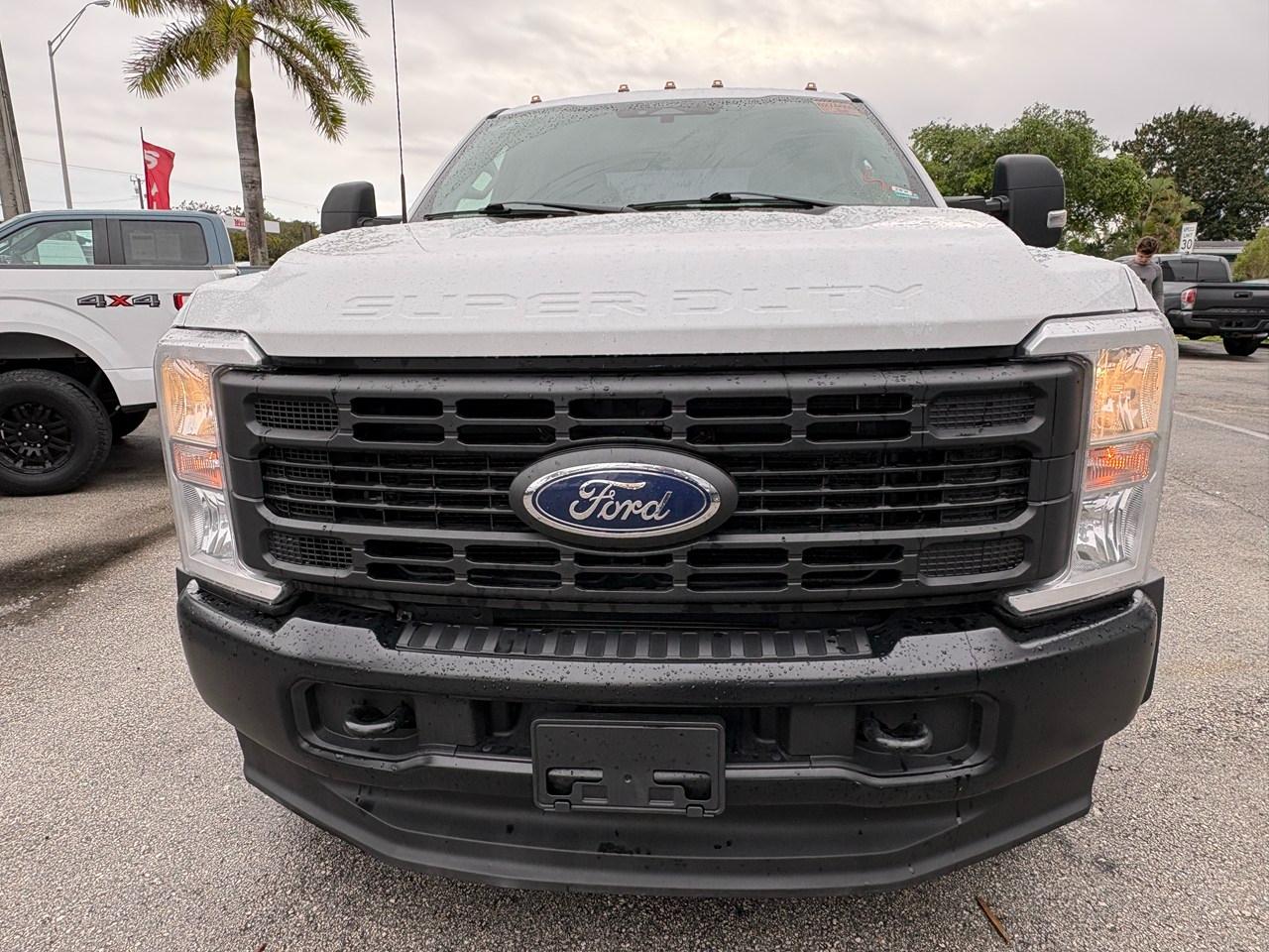 Ford F-350 SD King Ranch Crew Cab Long Bed DRW 4WD 2024