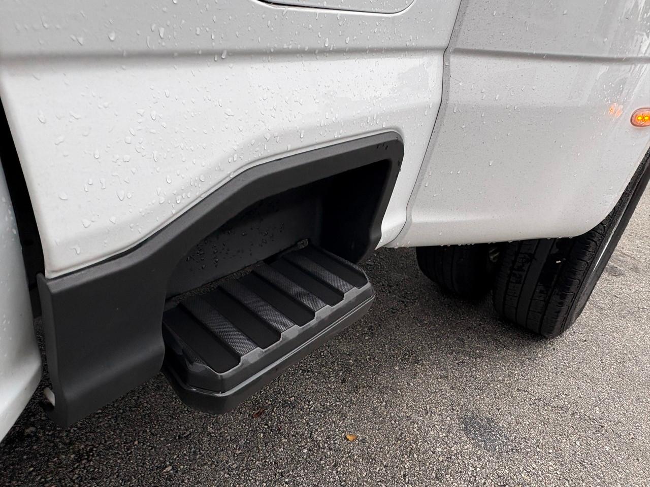 Ford F-350 SD King Ranch Crew Cab Long Bed DRW 4WD 2024