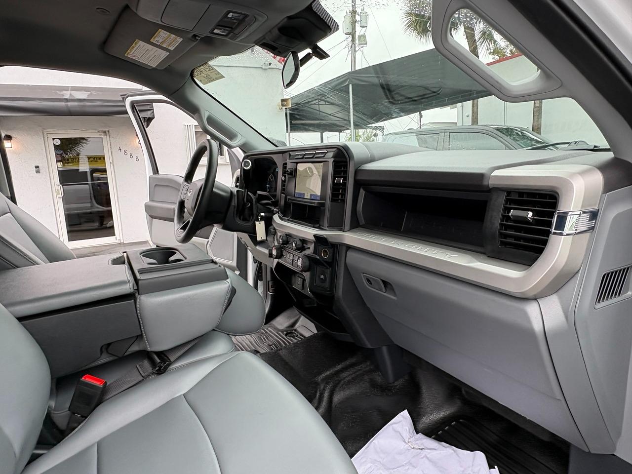 Ford F-350 SD King Ranch Crew Cab Long Bed DRW 4WD 2024