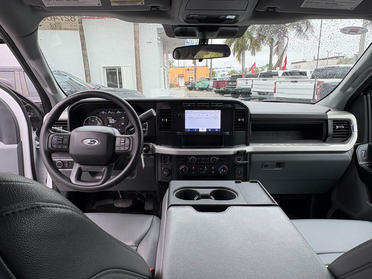 Ford F-350 SD King Ranch Crew Cab Long Bed DRW 4WD 2024