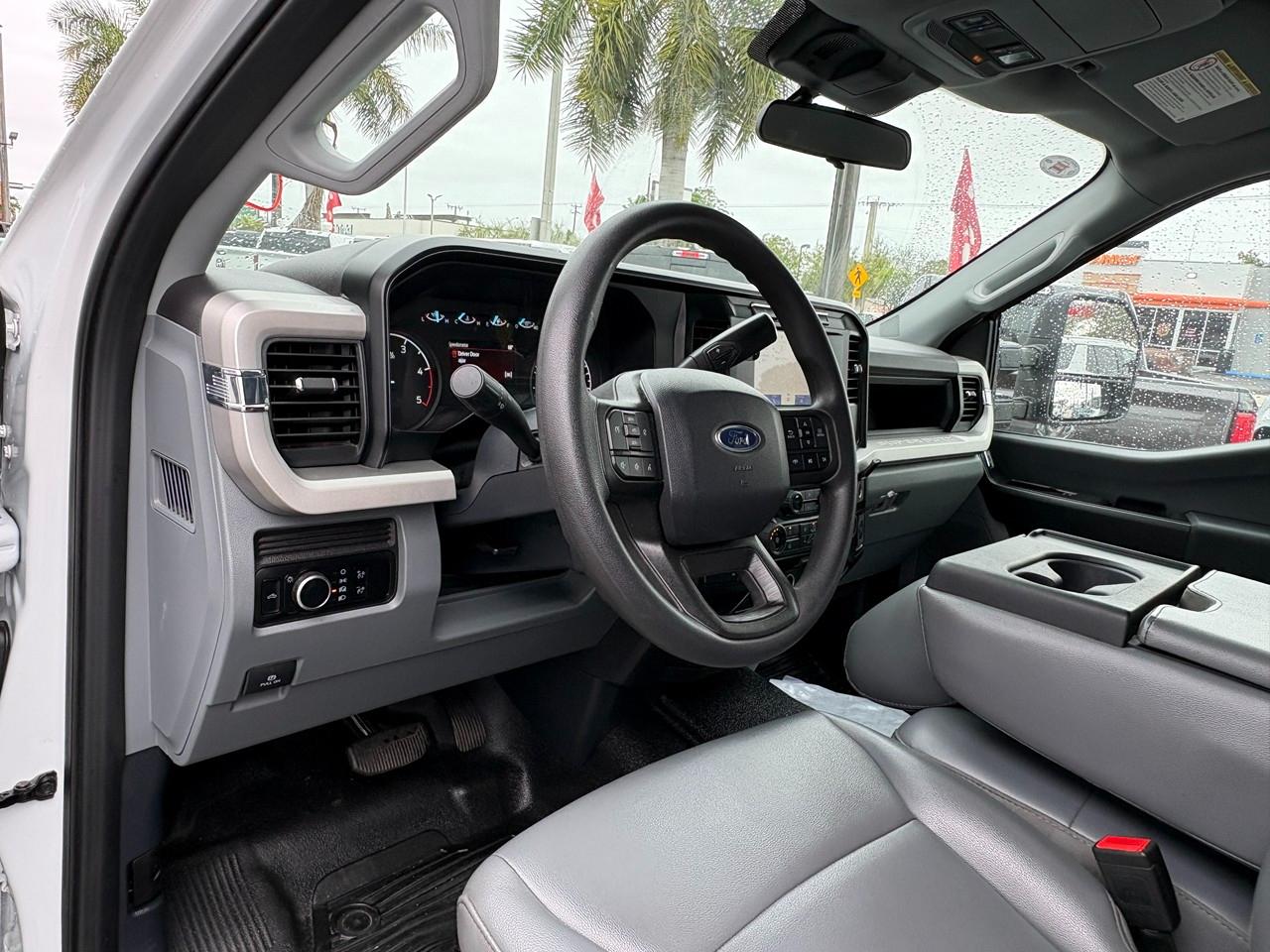 Ford F-350 SD King Ranch Crew Cab Long Bed DRW 4WD 2024