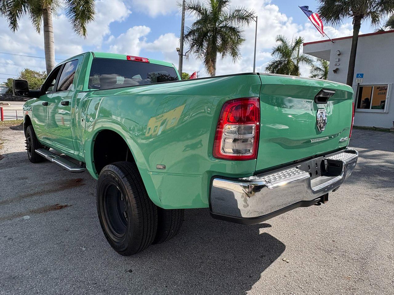 RAM 3500 Big Horn Crew Cab LWB 4WD DRW 2024