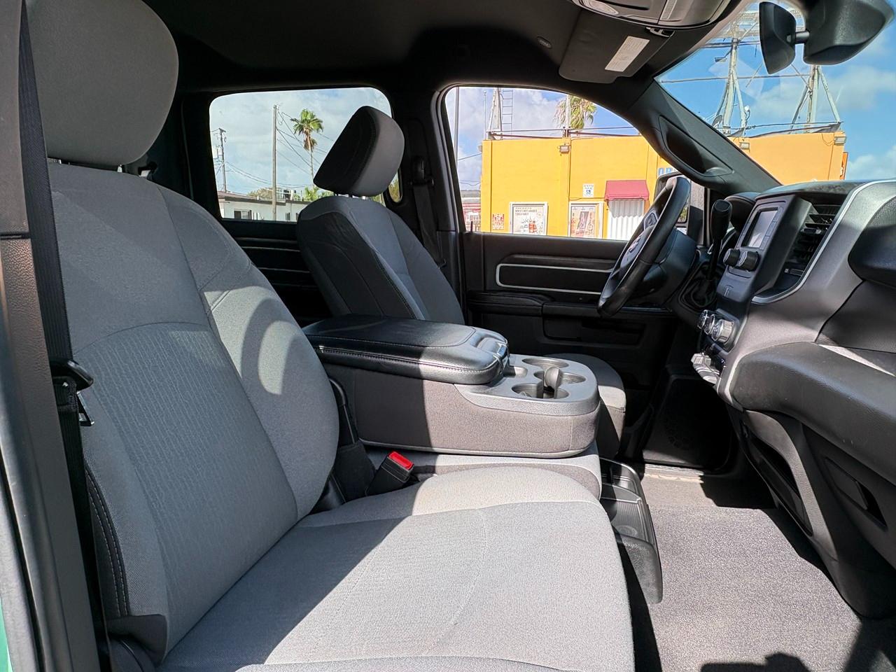 RAM 3500 Big Horn Crew Cab LWB 4WD DRW 2024