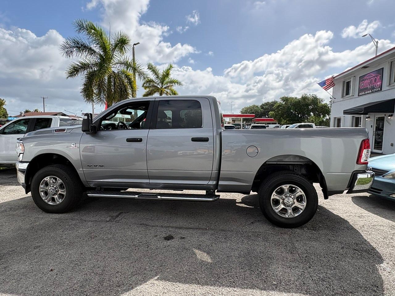 RAM 3500 Big Horn Crew Cab SWB 4WD 2023