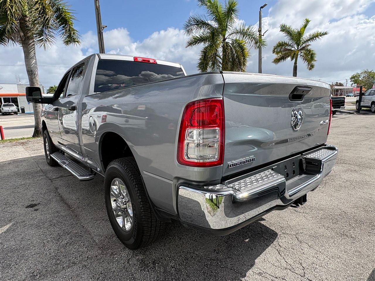 RAM 3500 Big Horn Crew Cab SWB 4WD 2023