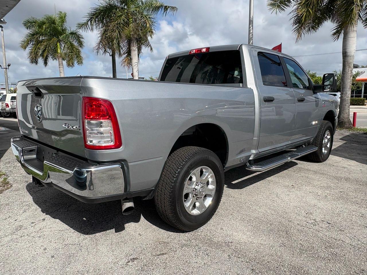 RAM 3500 Big Horn Crew Cab SWB 4WD 2023