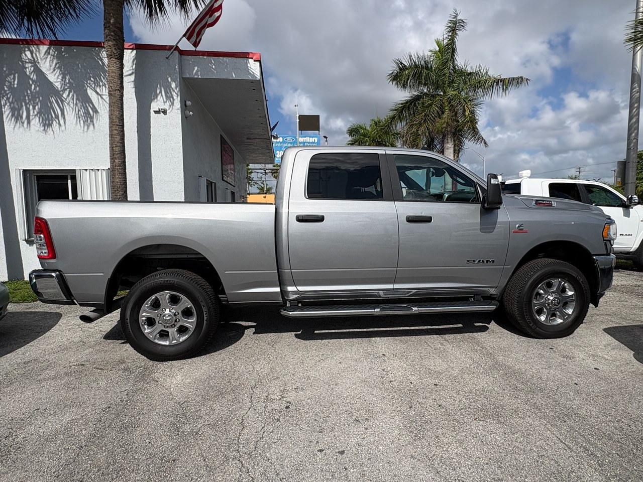 RAM 3500 Big Horn Crew Cab SWB 4WD 2023