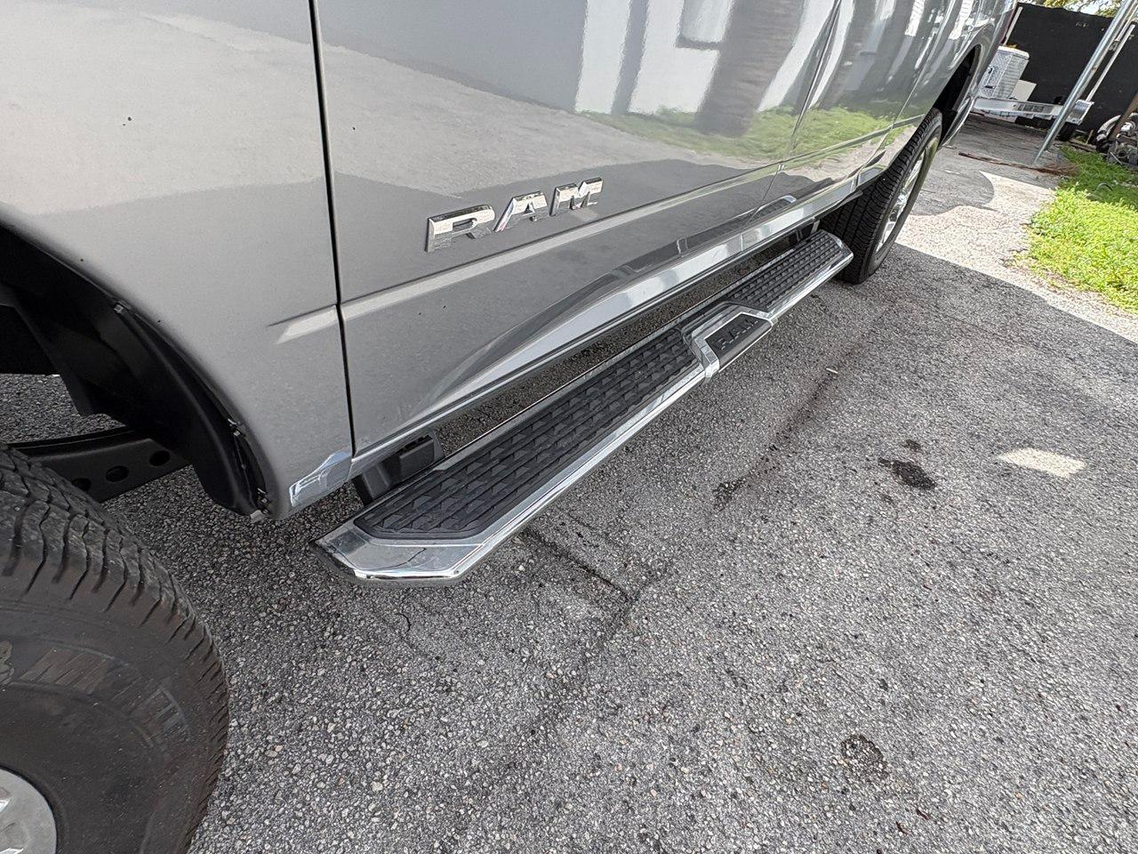 RAM 3500 Big Horn Crew Cab SWB 4WD 2023