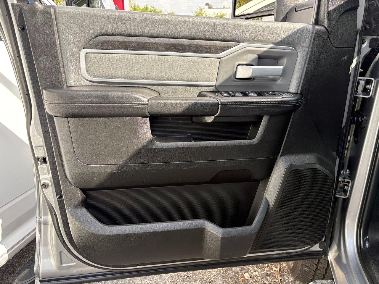 RAM 3500 Big Horn Crew Cab SWB 4WD 2023