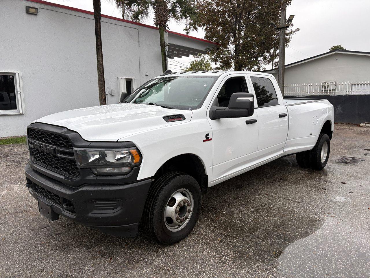 RAM 3500 Tradesman Crew Cab 4WD DRW 2023