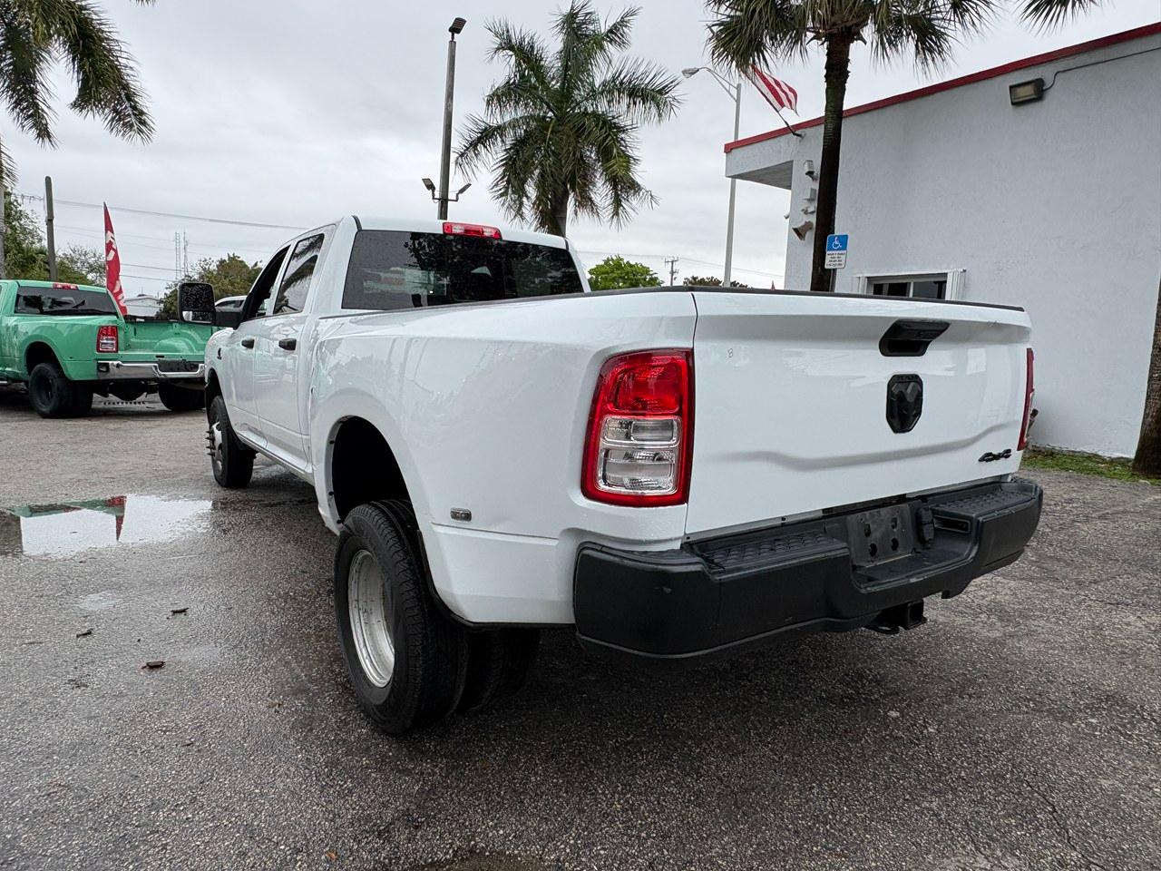 RAM 3500 Tradesman Crew Cab 4WD DRW 2023