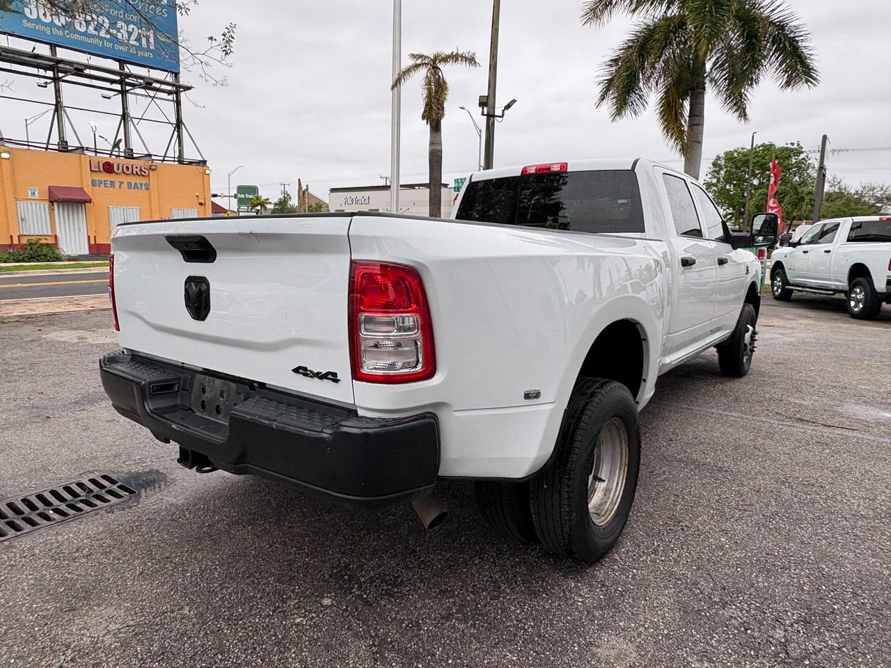 RAM 3500 Tradesman Crew Cab 4WD DRW 2023