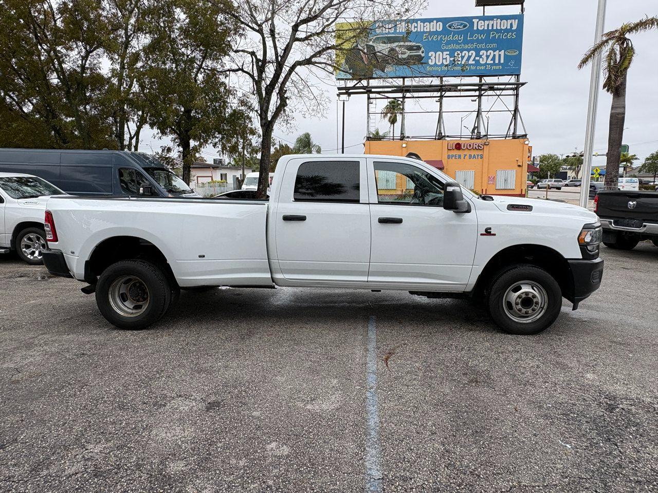 RAM 3500 Tradesman Crew Cab 4WD DRW 2023