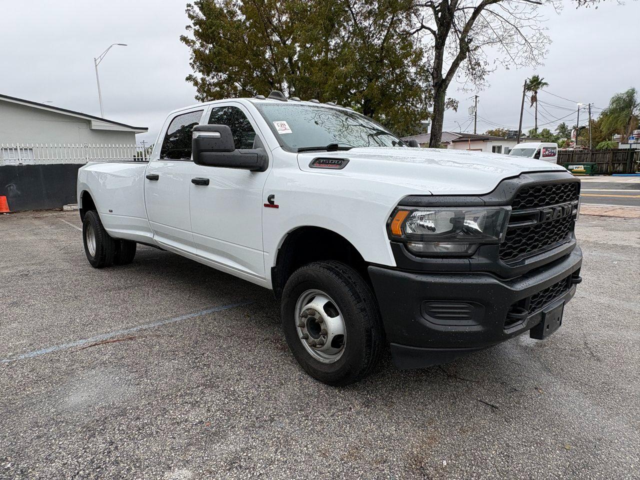 RAM 3500 Tradesman Crew Cab 4WD DRW 2023