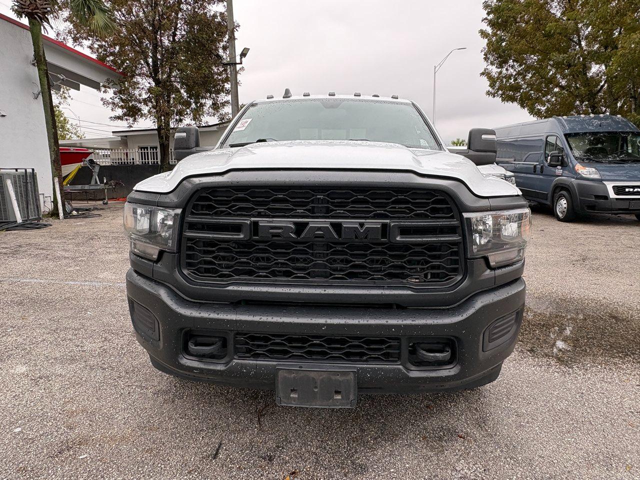 RAM 3500 Tradesman Crew Cab 4WD DRW 2023