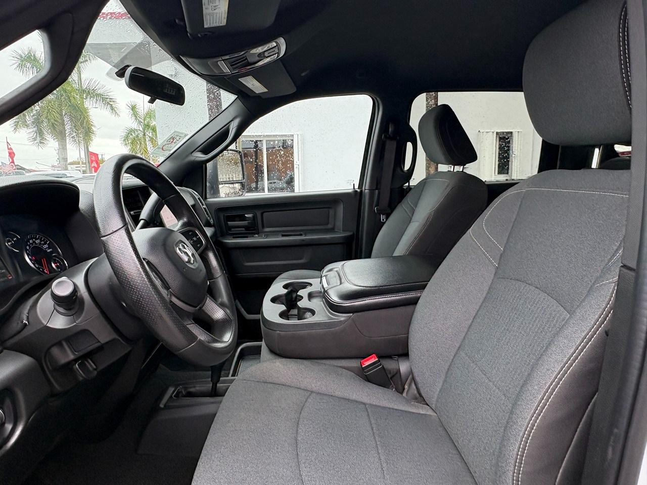 RAM 3500 Tradesman Crew Cab 4WD DRW 2023