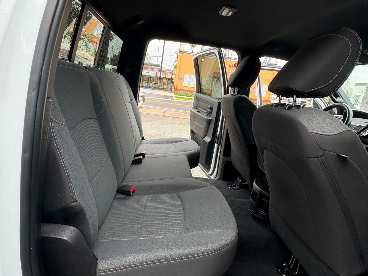 RAM 3500 Tradesman Crew Cab 4WD DRW 2023