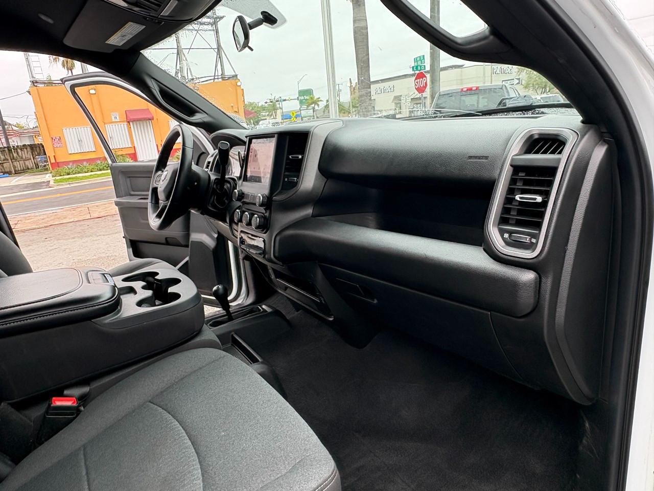 RAM 3500 Tradesman Crew Cab 4WD DRW 2023